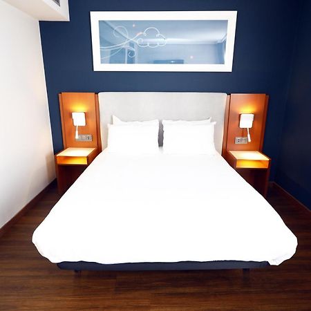 Travelodge Madrid Coslada Aeropuerto Екстер'єр фото