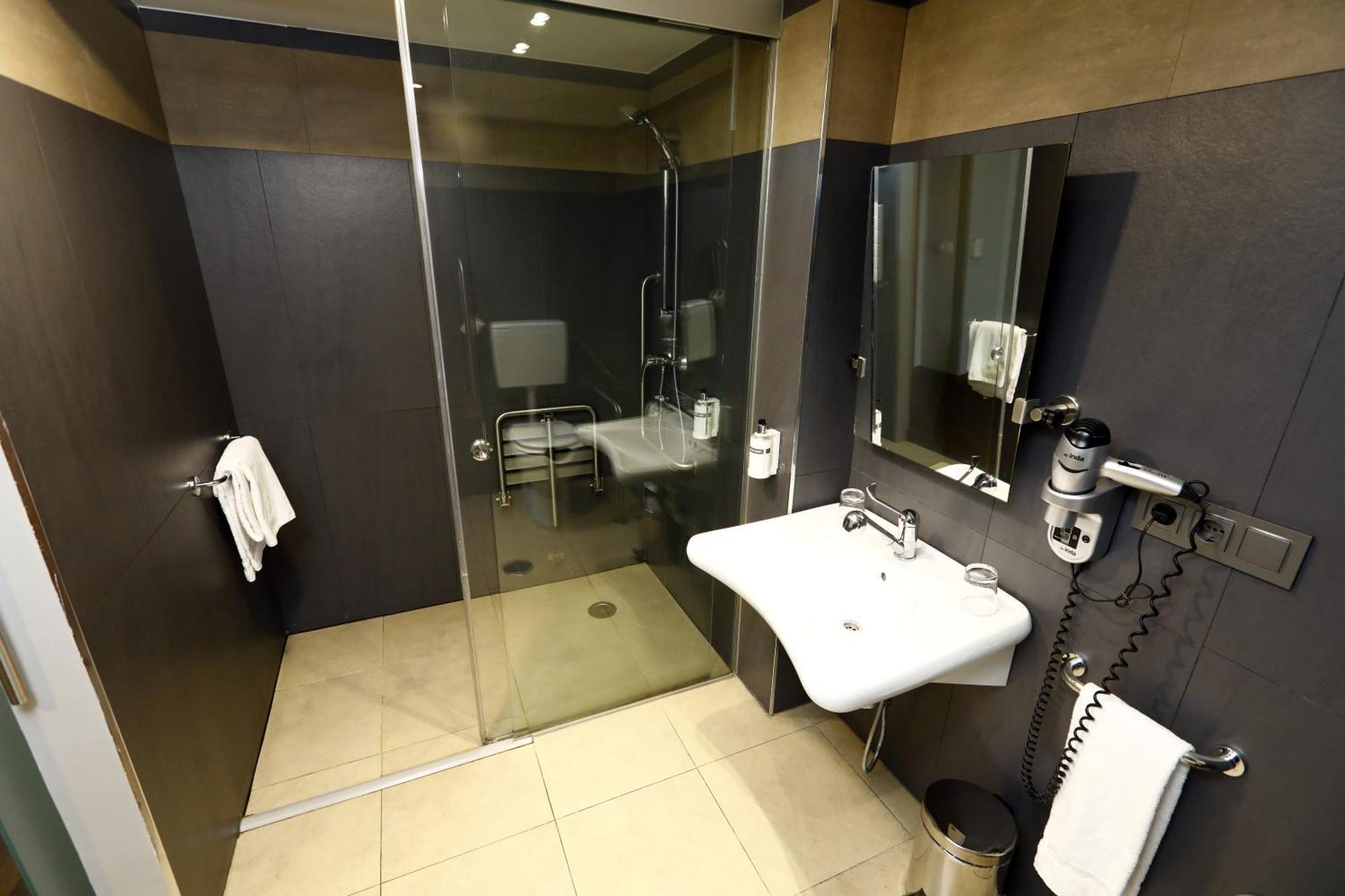 Travelodge Madrid Coslada Aeropuerto Екстер'єр фото